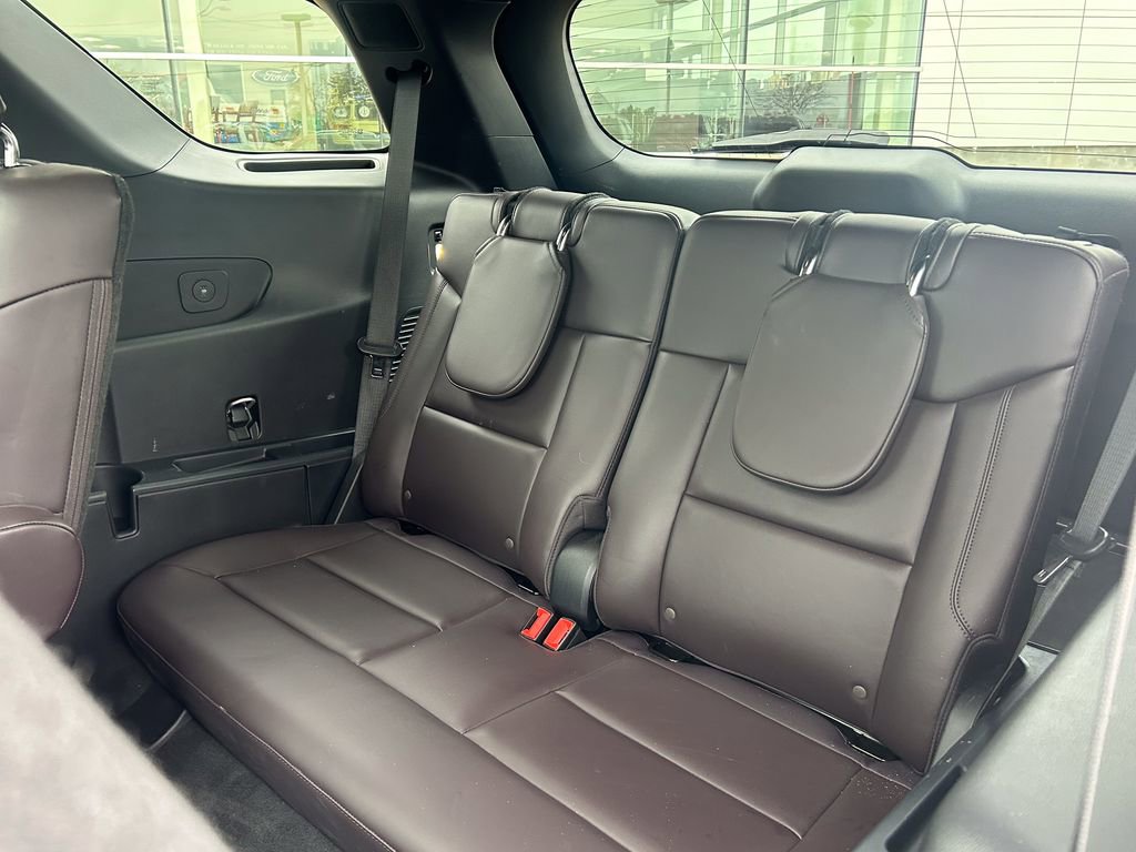 Used 2025 Ford Explorer Platinum w/ LUX Leather Package image 15