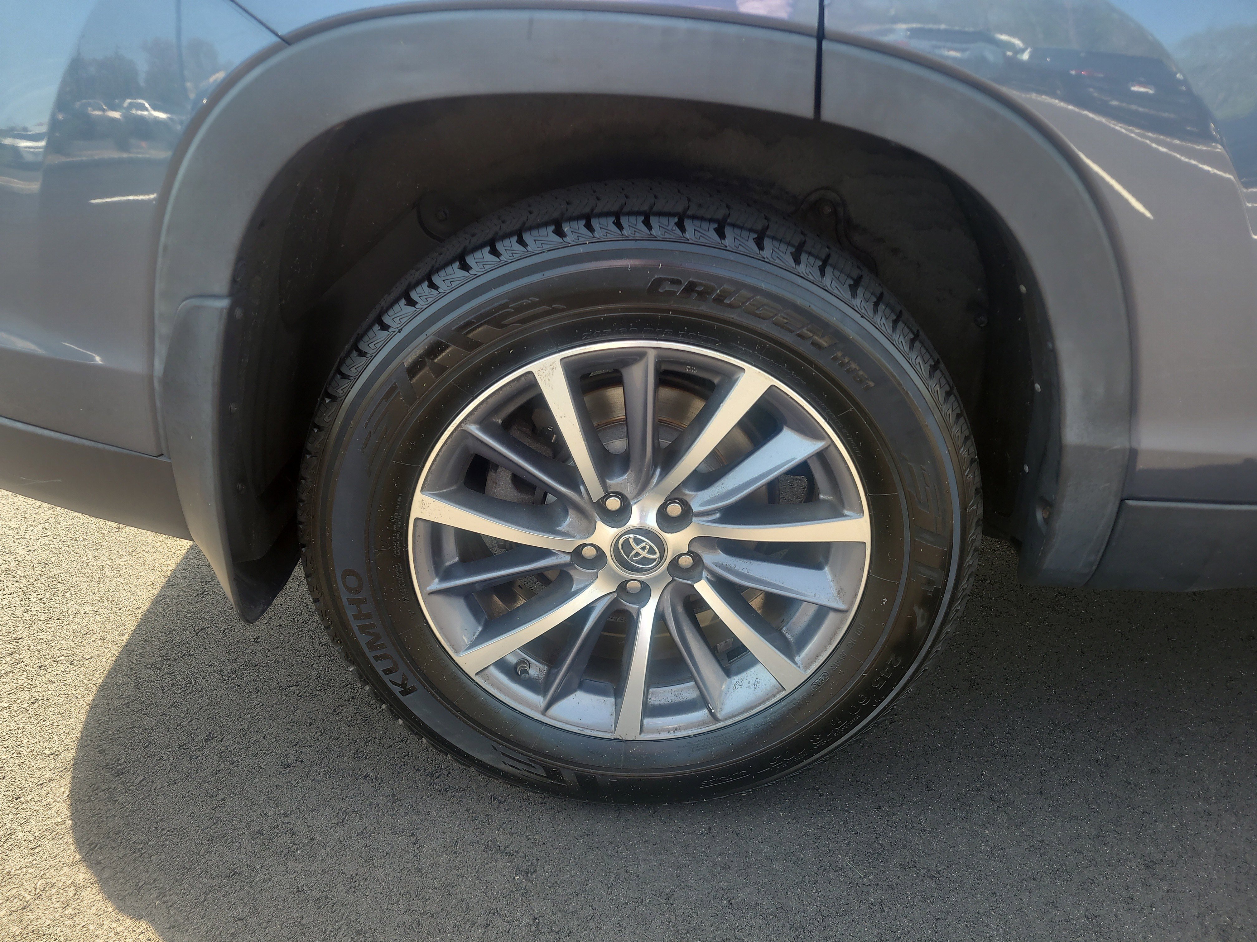 Used 2019 Toyota Highlander XLE AWD/4WD image 12