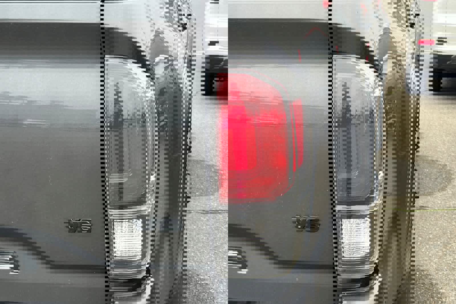 Used 2022 Toyota Tacoma Limited image 17