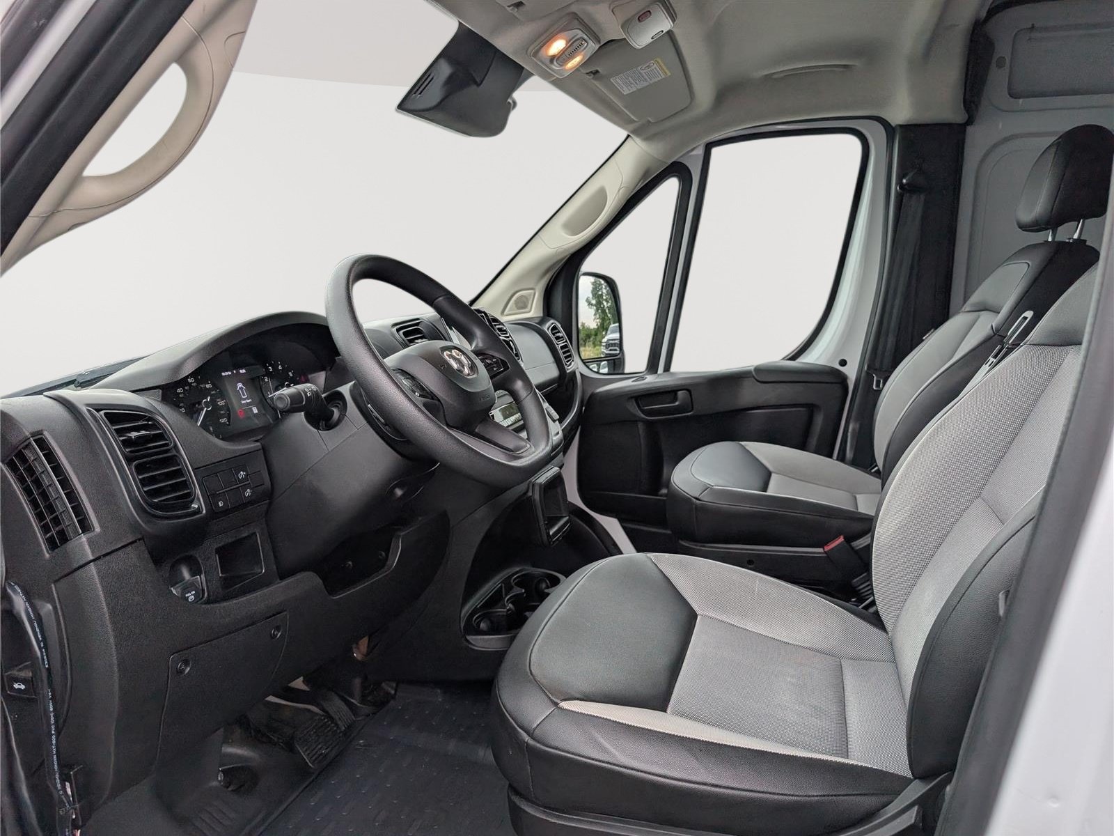 Used 2024 RAM ProMaster 2500 w/ Convenience Group FWD image 15