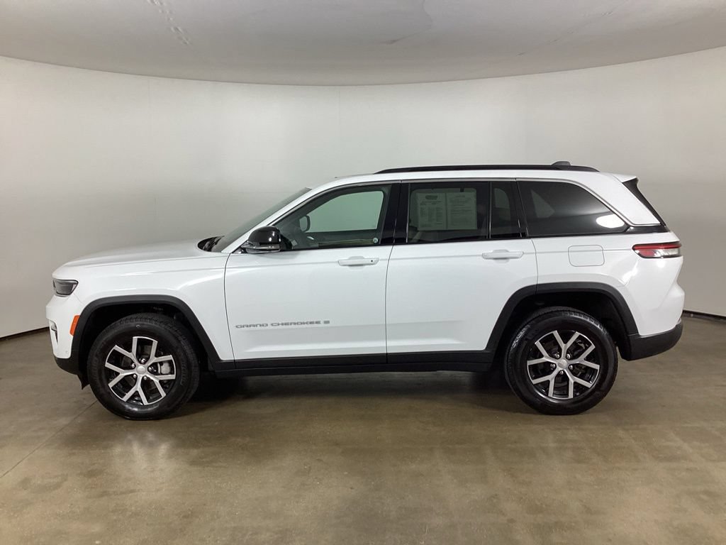 Used 2024 Jeep Grand Cherokee Limited w/ Luxury Tech Group II AWD/4WD image 16