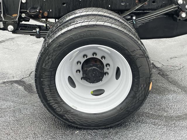 New 2026 Ford F550 4x4 Supercab Super Duty image 22