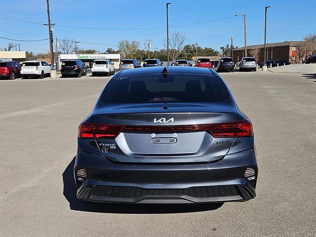 Used 2022 Kia Forte Sedan image 4