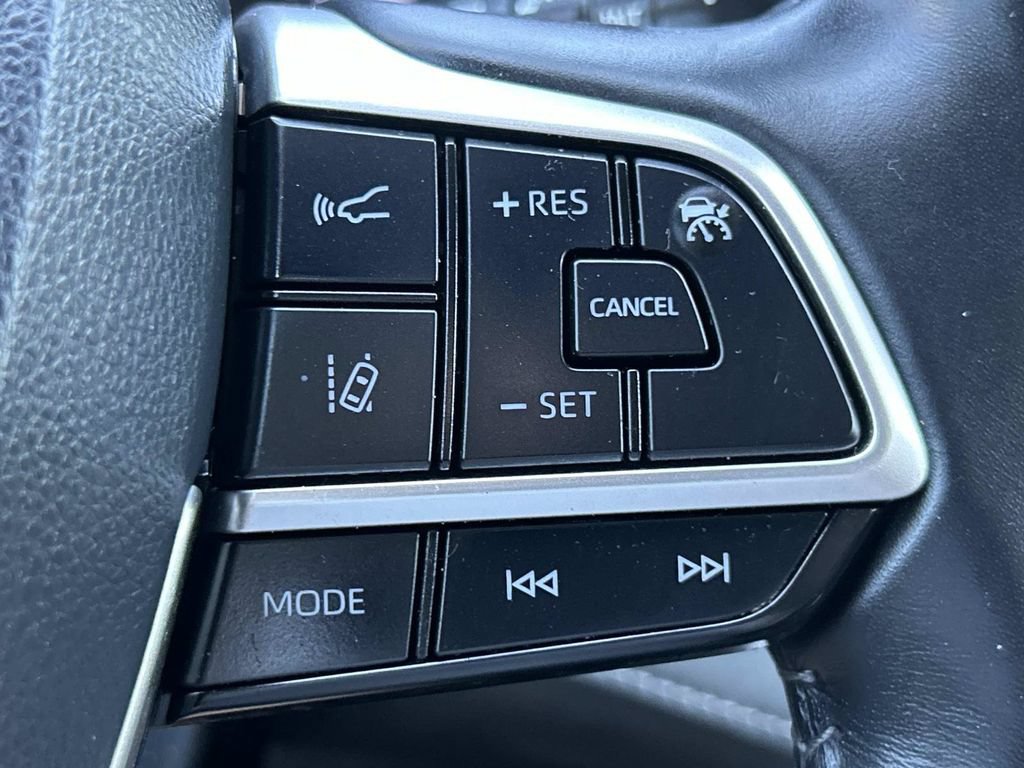 Used 2022 Toyota Highlander LE FWD image 30