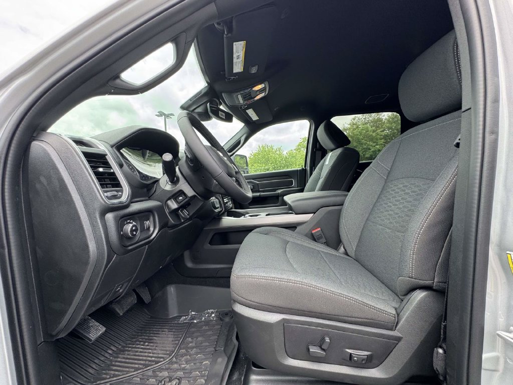 New 2026 RAM 2500 Big Horn AWD/4WD image 13
