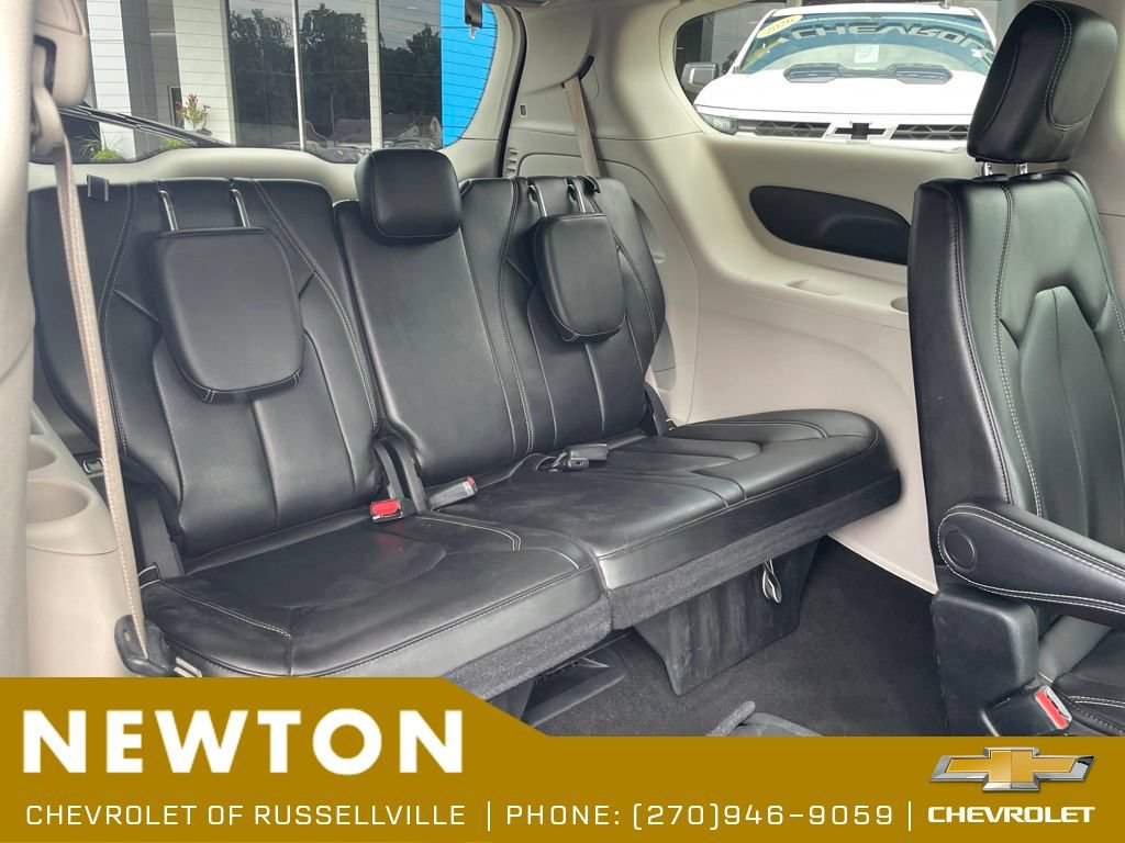 Used 2023 Chrysler Pacifica Touring-L FWD image 29