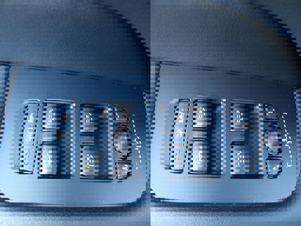 Certified 2023 Volvo XC60 B5 Ultimate w/ Climate Package image 11