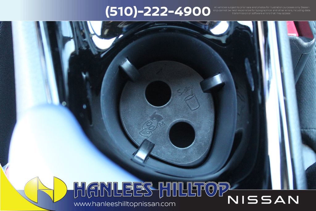 Used 2020 Toyota C-HR XLE FWD image 17