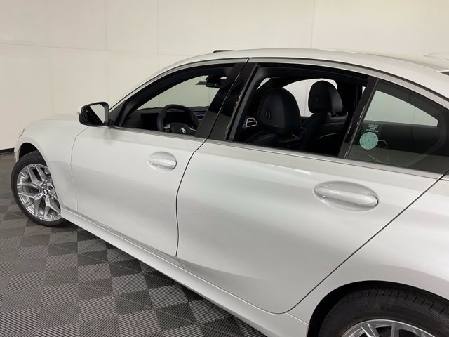 Certified 2025 BMW 330i xDrive Sedan w/ Convenience Package AWD/4WD image 39