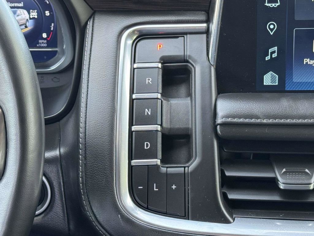 Used 2023 Chevrolet Tahoe Z71 w/ Luxury Package AWD/4WD image 8