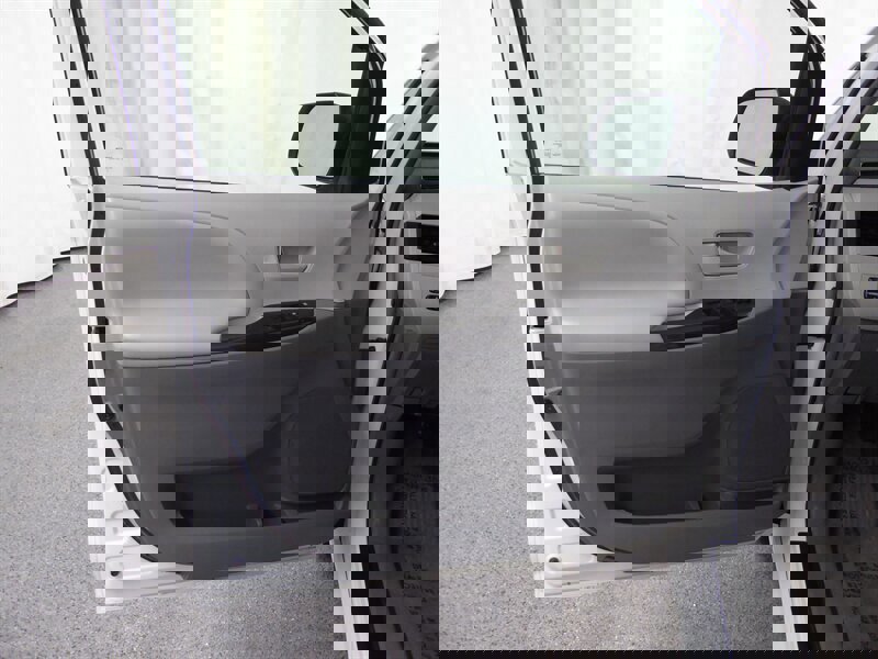 Used 2014 Toyota Sienna L image 16