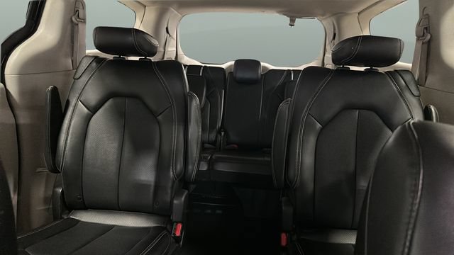 Used 2024 Chrysler Pacifica Touring-L FWD image 21