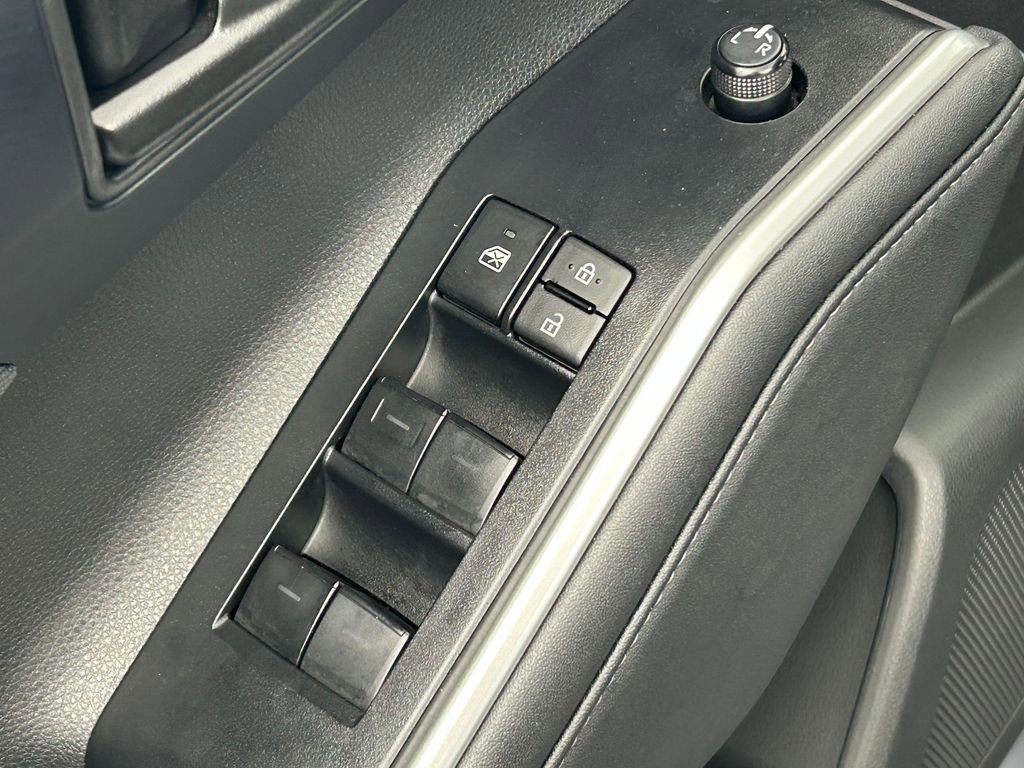 Used 2024 Toyota Highlander LE image 11