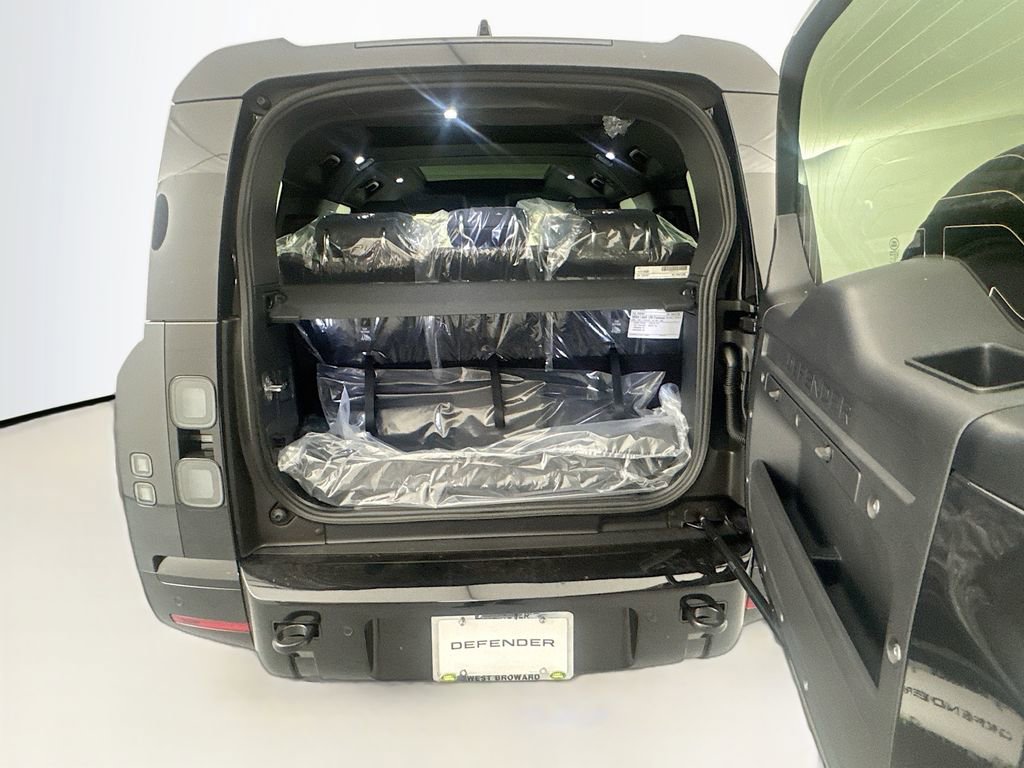 New 2026 Land Rover Defender 130 X-Dynamic SE AWD/4WD image 26
