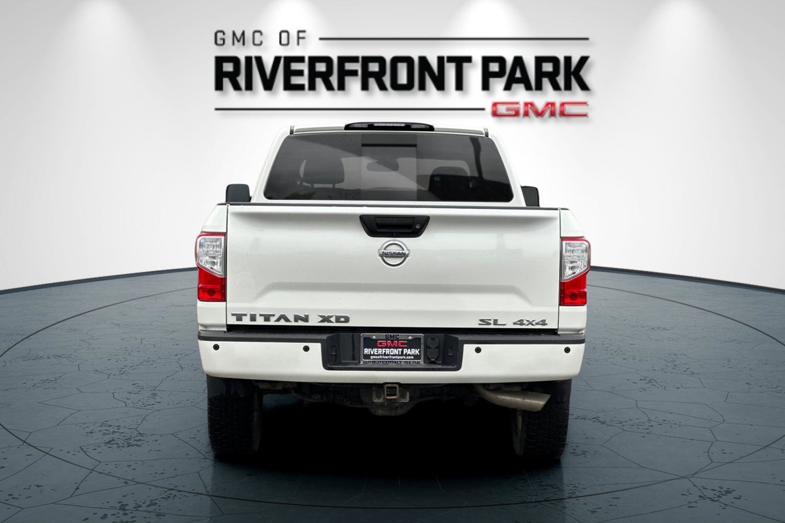 Used 2018 Nissan Titan SL w/ Chrome Package image 4