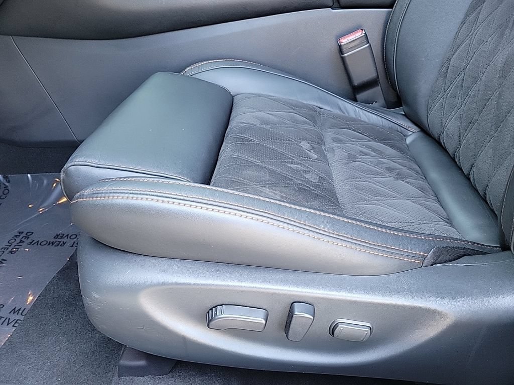 Used 2023 Nissan Maxima SR w/ Sport Mat Group FWD image 14