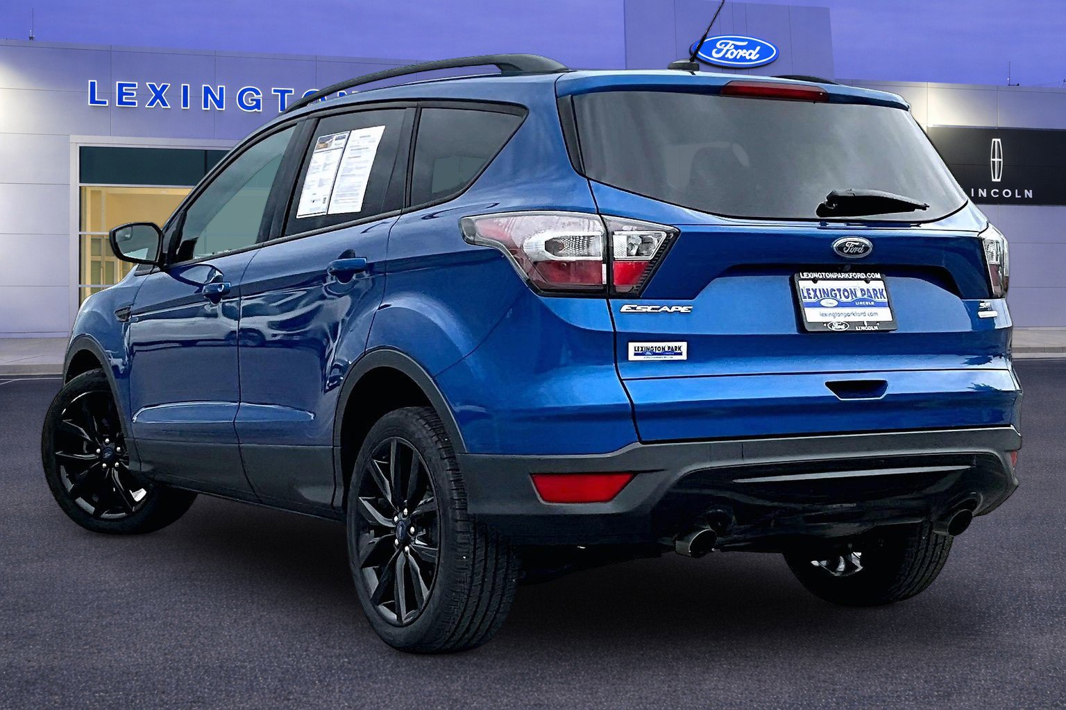 Used 2017 Ford Escape SE w/ SE Sport Appearance Package FWD image 4