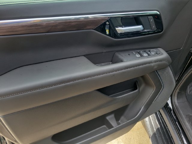 New 2026 Chevrolet Suburban LS RWD image 9