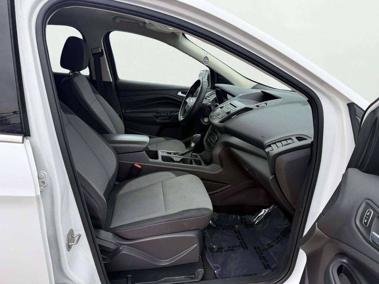Used 2017 Ford Escape SE w/ SE Cold Weather Package AWD/4WD image 12