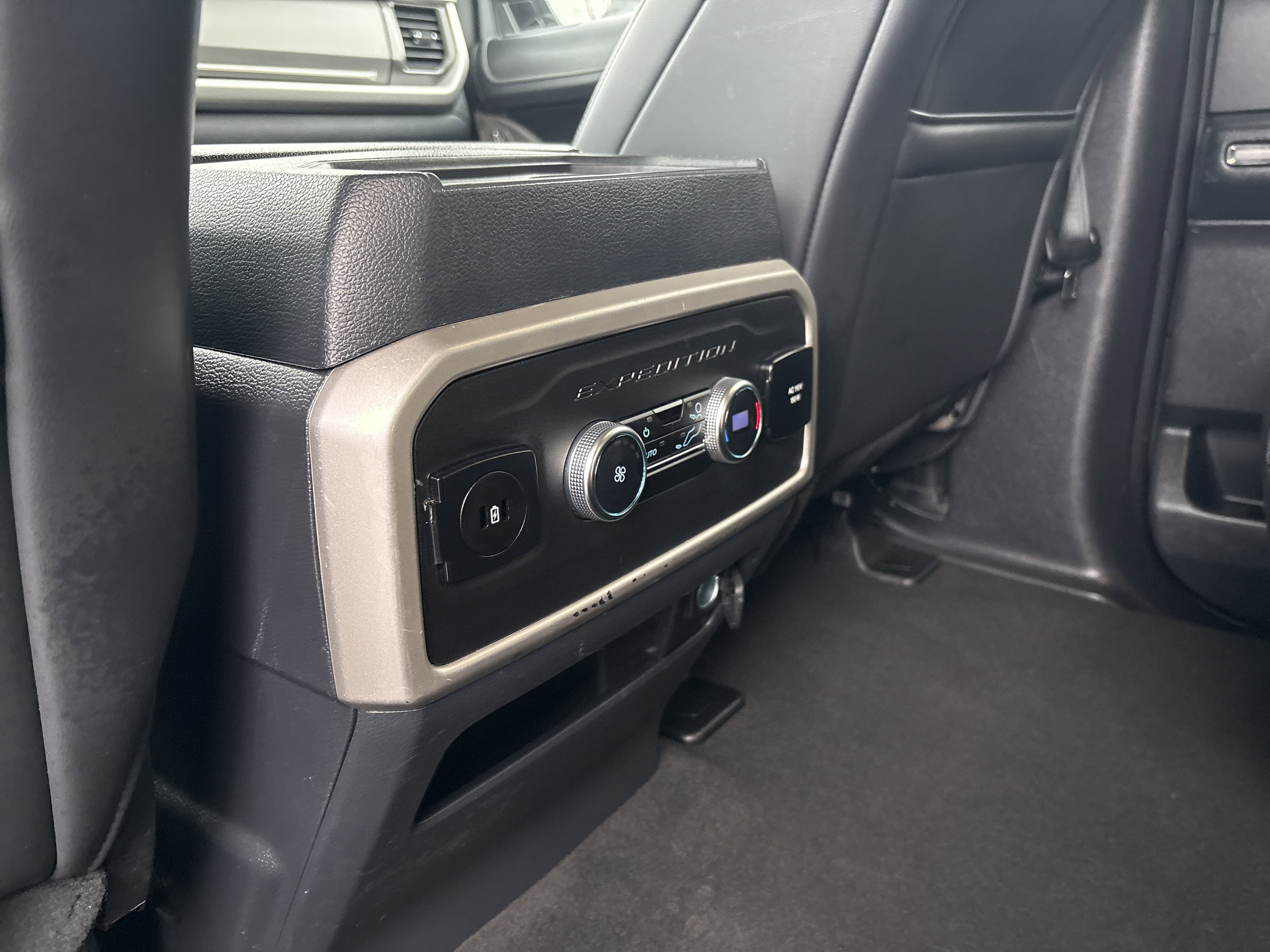 Used 2024 Ford Expedition XLT image 17