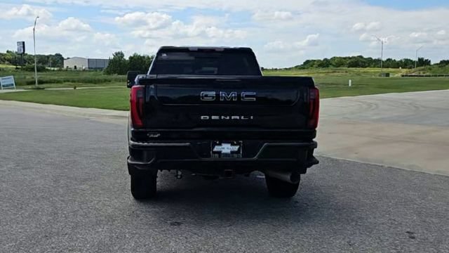 Used 2024 GMC Sierra 2500 Denali Ultimate AWD/4WD image 7