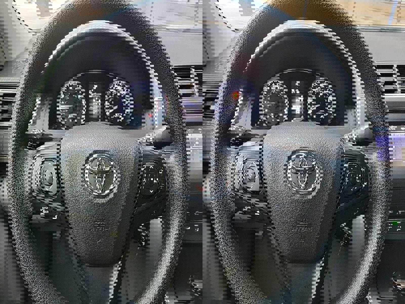 Used 2016 Toyota Camry LE image 17