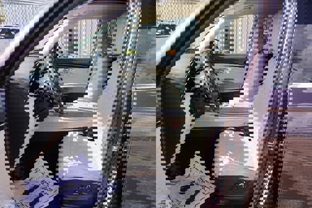 Used 2023 Genesis GV70 2.5T w/ Advanced Package image 7