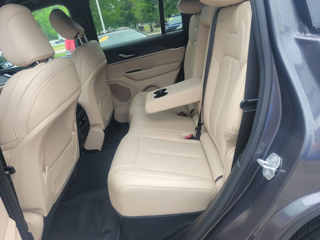 Used 2024 Jeep Grand Cherokee Limited RWD image 17