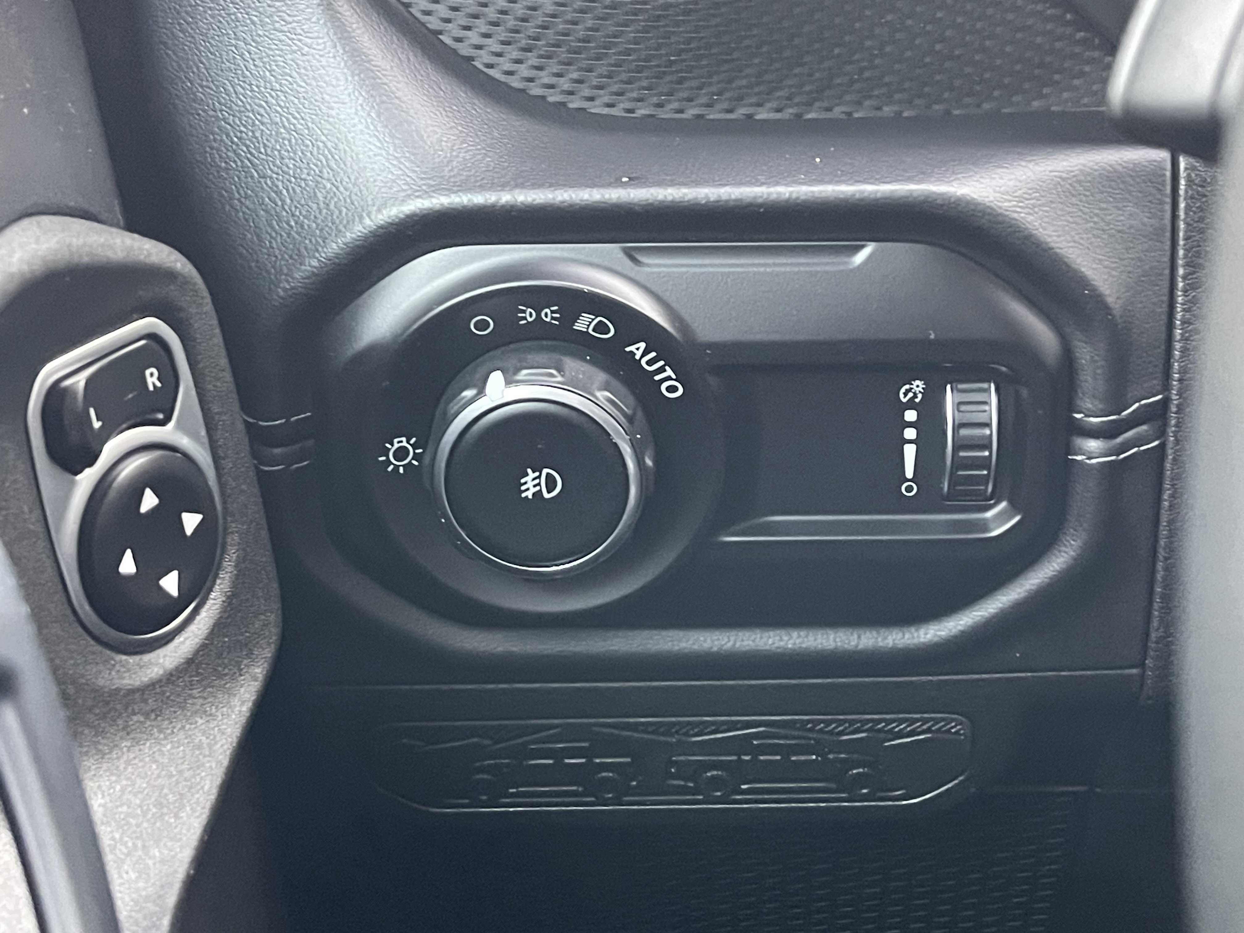 Used 2025 Jeep Wrangler Unlimited Rubicon AWD/4WD image 35