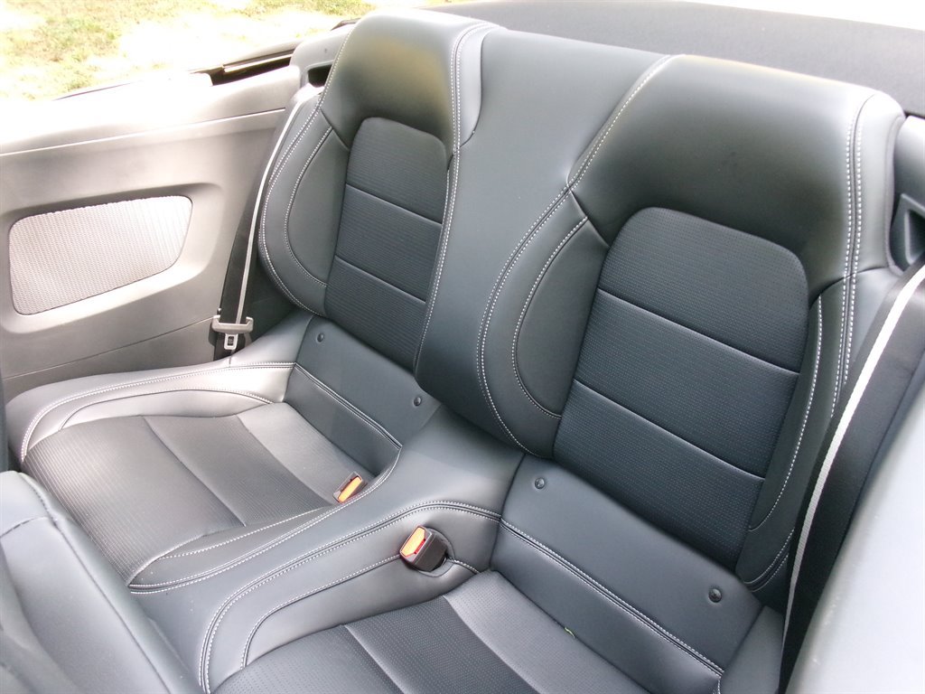 Used 2025 Ford Mustang Premium RWD image 21