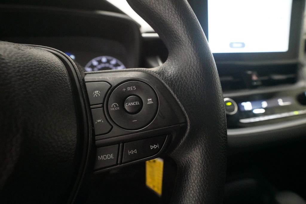 Used 2025 Toyota Corolla LE FWD image 18