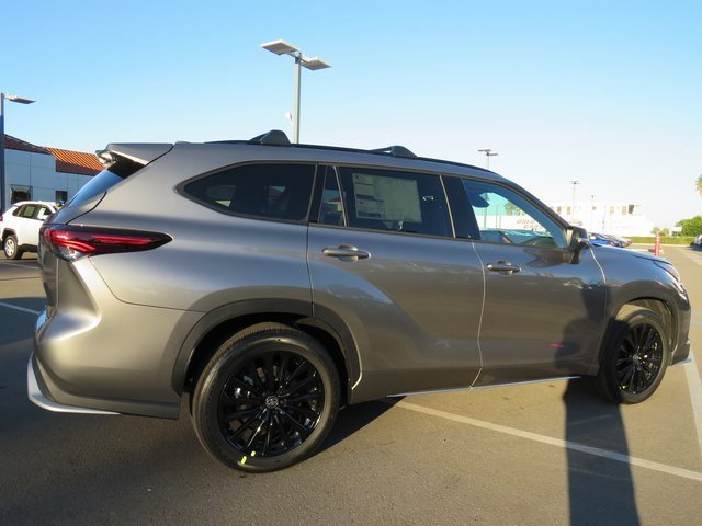 New 2026 Toyota Highlander XSE image 13