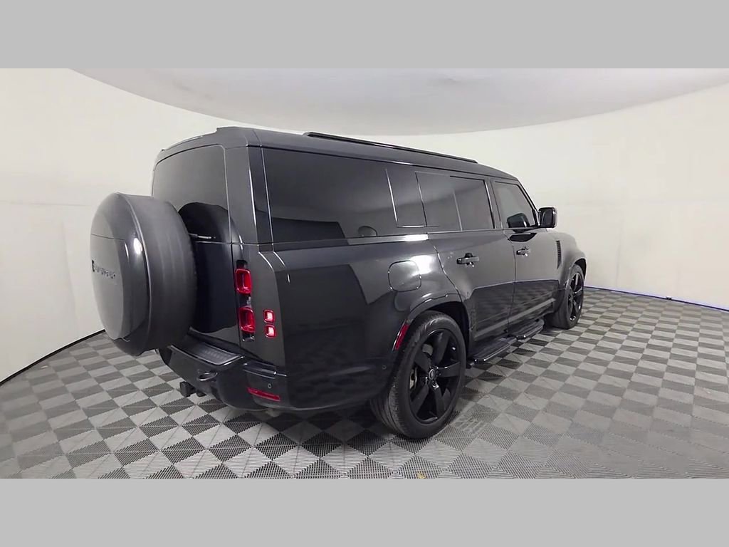Used 2025 Land Rover Defender 130 X-Dynamic SE image 40