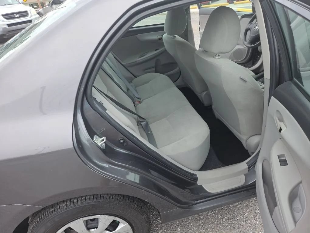 Used 2013 Toyota Corolla L FWD image 19
