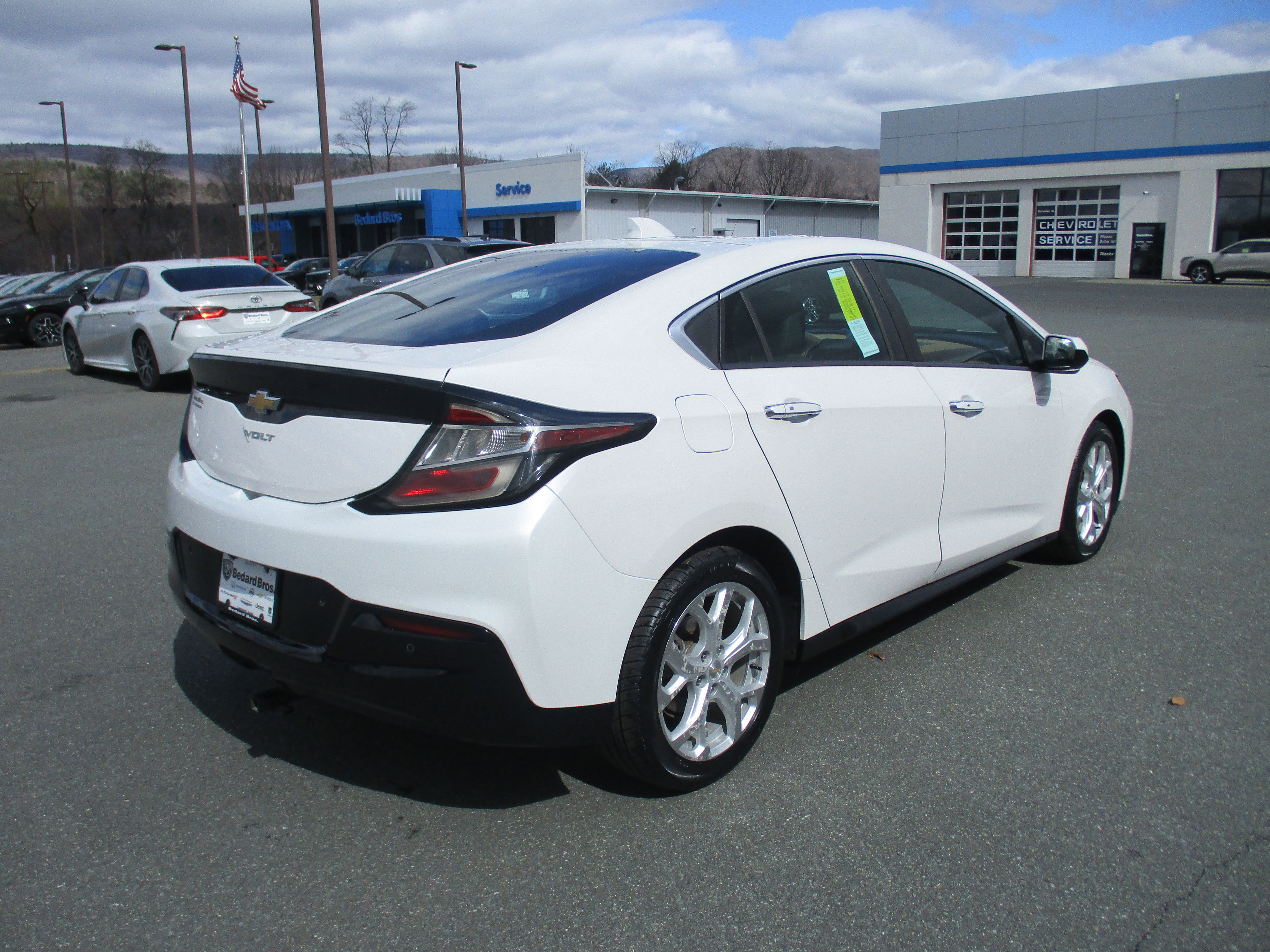 Used 2016 Chevrolet Volt Premier w/ Driver Confidence Package FWD image 5