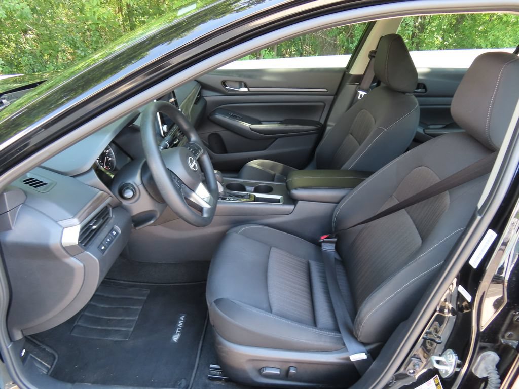Used 2025 Nissan Altima 2.5 SV FWD image 22