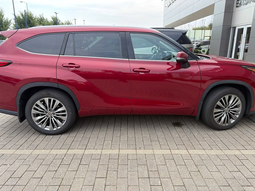 Used 2020 Toyota Highlander Platinum AWD/4WD image 4