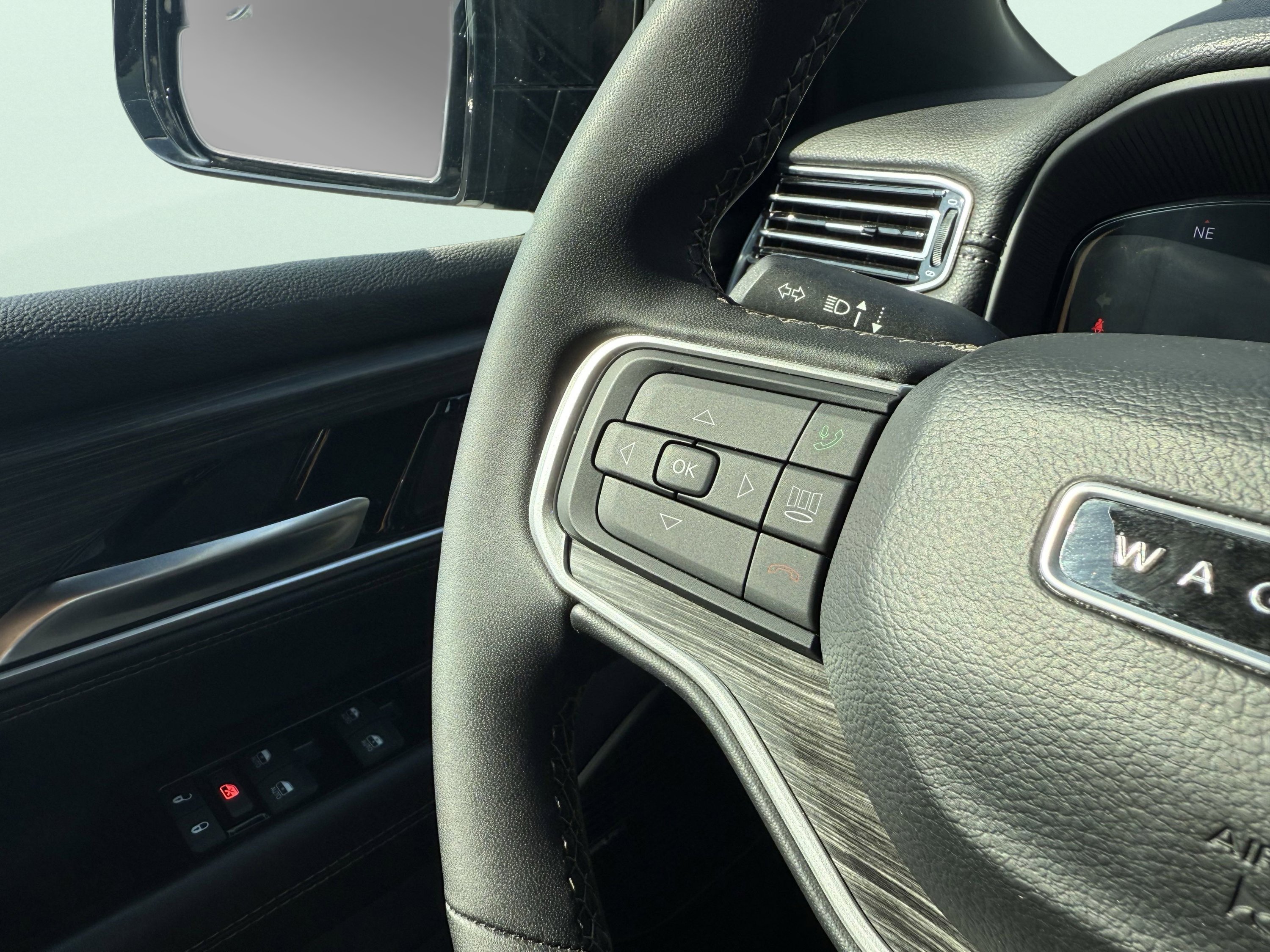 Used 2024 Jeep Wagoneer Series II w/ Flexible Seating Group image 85