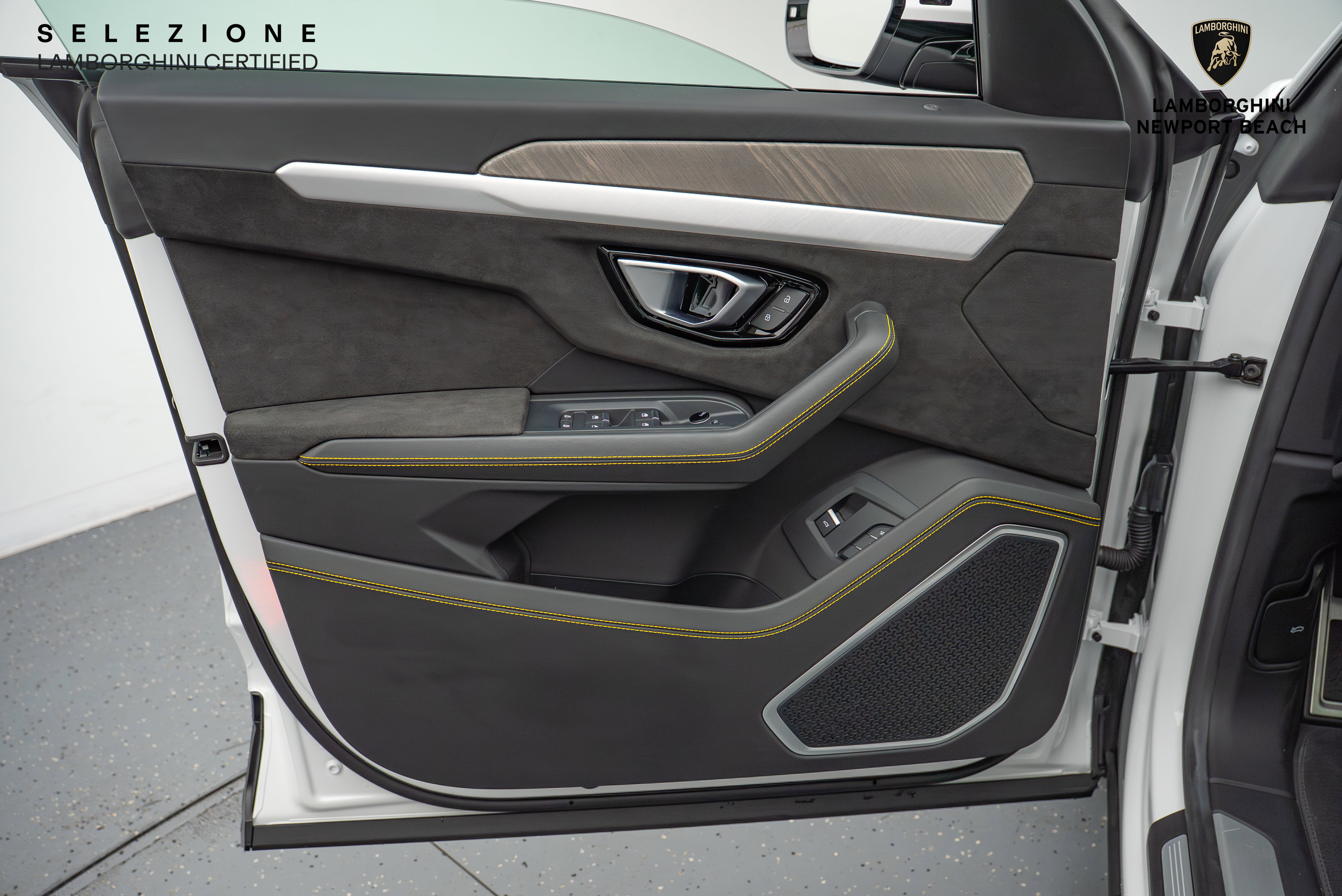 Used 2022 Lamborghini Urus image 36