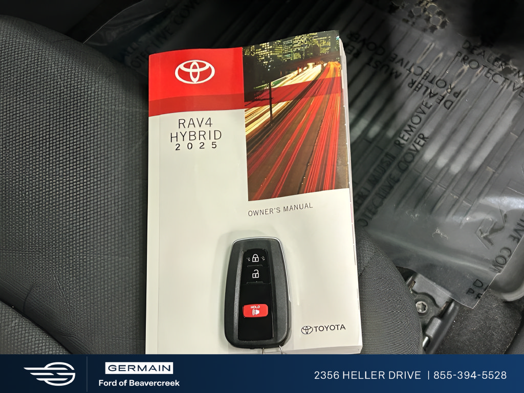 Used 2025 Toyota RAV4 XLE AWD/4WD image 23