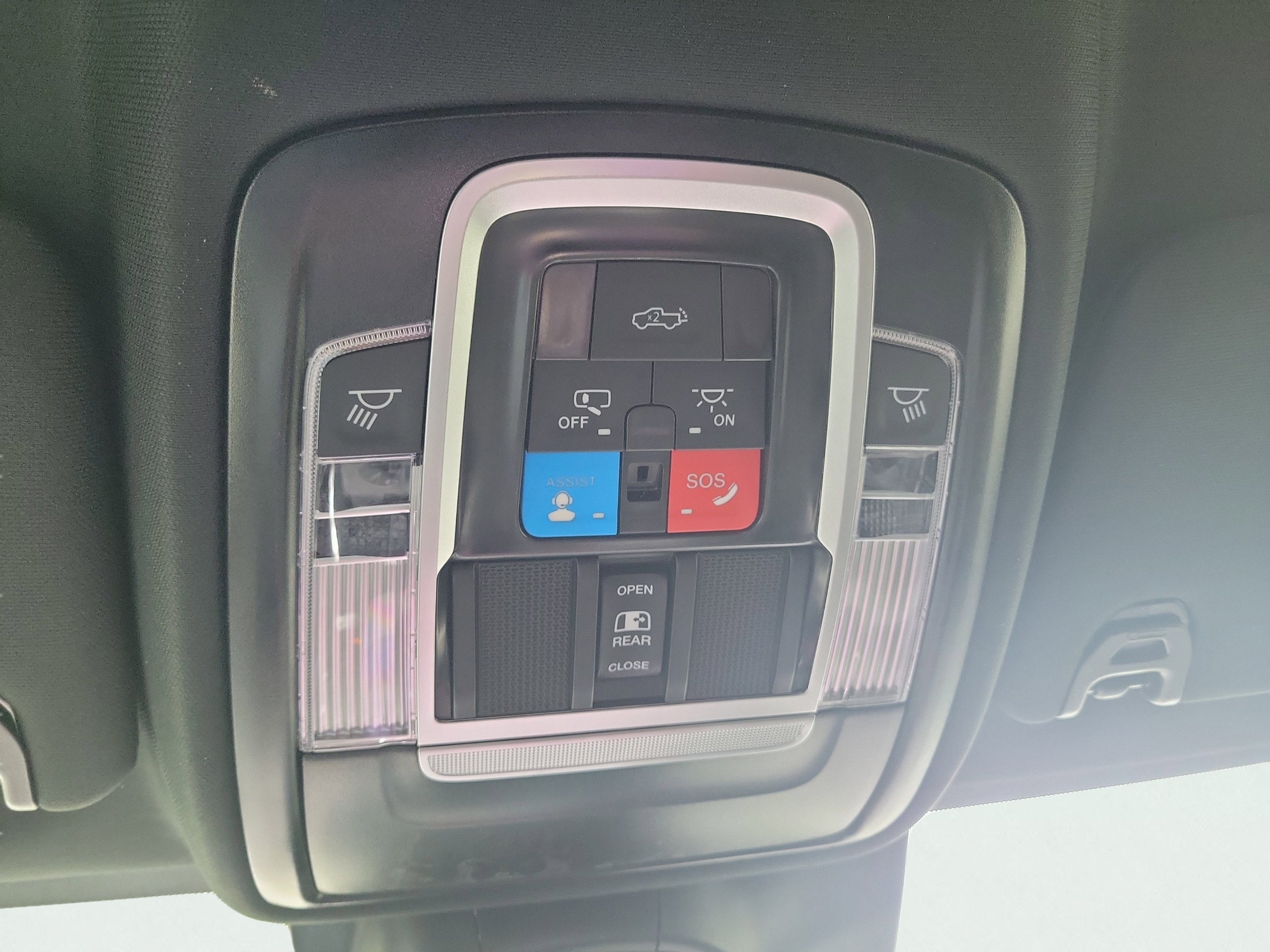 New 2026 RAM 2500 Laramie AWD/4WD image 34