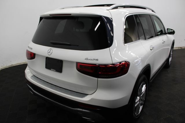 Used 2021 Mercedes-Benz GLB 250 4MATIC w/ Premium Package image 6