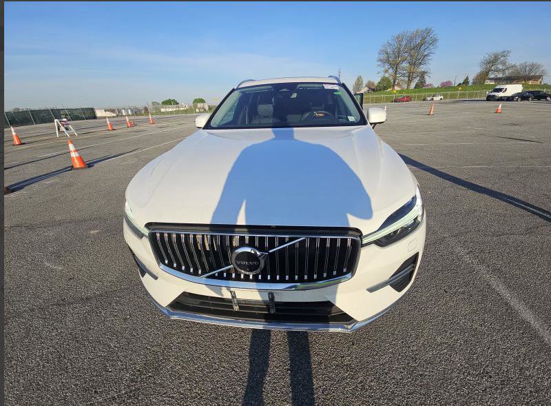 Certified 2023 Volvo XC60 B5 Plus AWD/4WD image 13