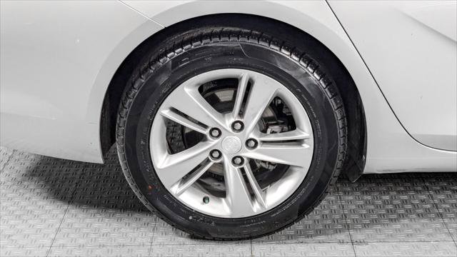 Used 2018 Buick Regal Preferred image 33