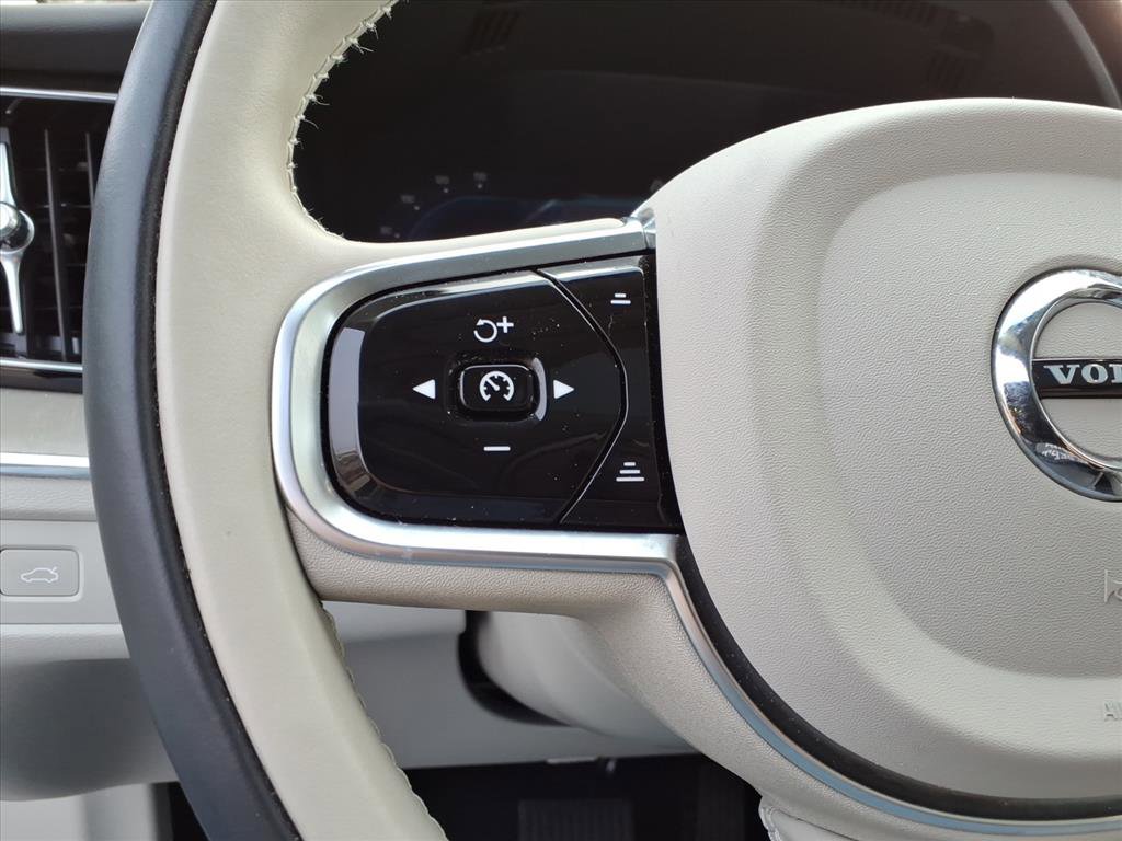 Certified 2023 Volvo XC60 B5 Plus w/ Climate Package image 27