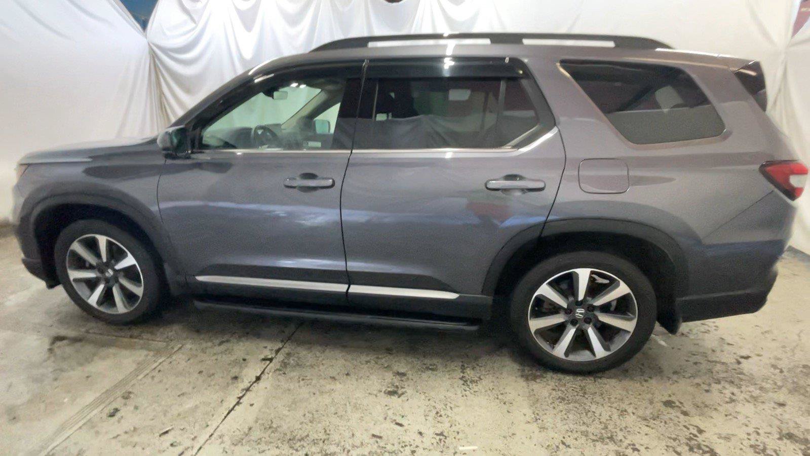 Used 2025 Honda Pilot Elite image 12