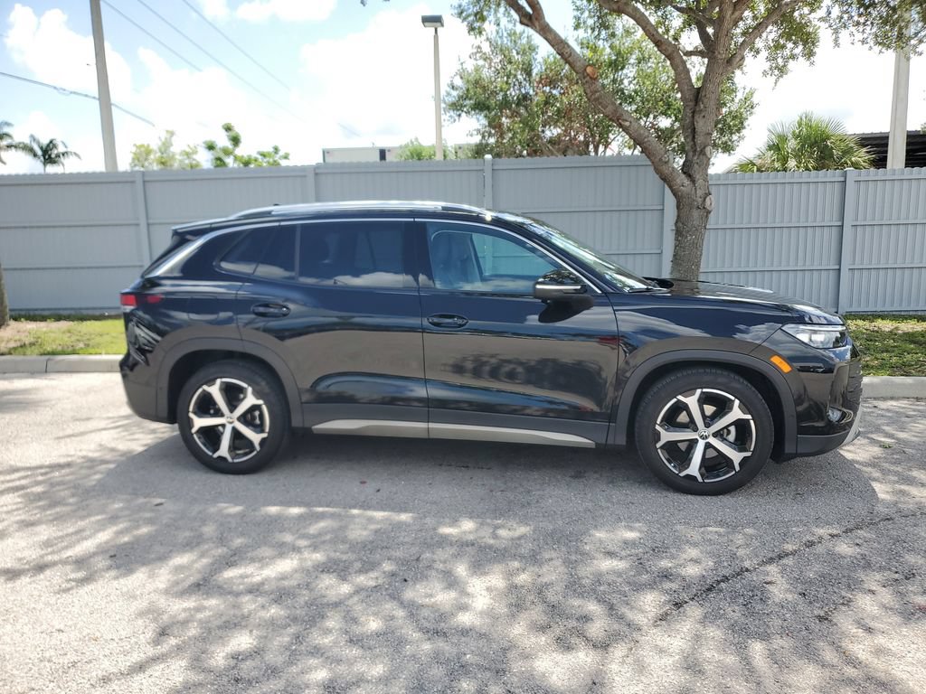Certified 2026 Volkswagen Tiguan SE FWD image 4