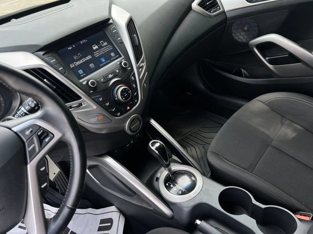 Used 2017 Hyundai Veloster FWD image 32