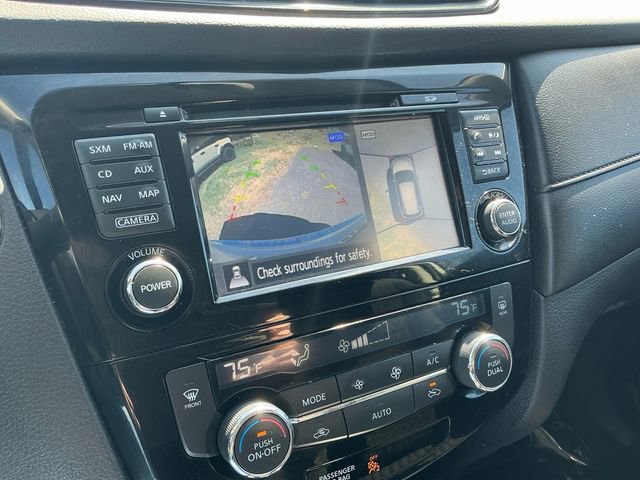 Used 2017 Nissan Rogue SV w/ SV Premium Package image 25