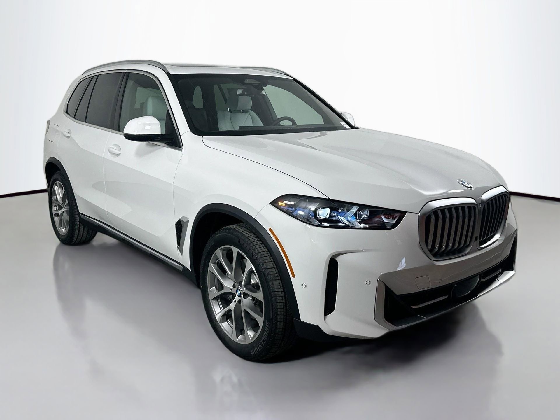 Used 2026 BMW X5 xDrive40i w/ Parking Assistance Package image 4